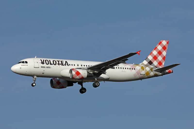 VOLOTEA AIRBUS A320 FCO RF 002A2791.jpg