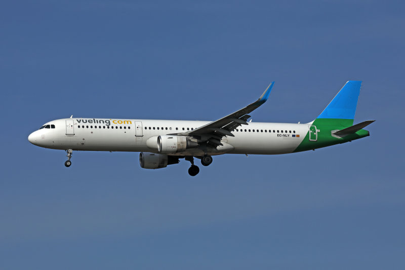 VUELING AIRBUS A321 FCO RF 002A2828.jpg