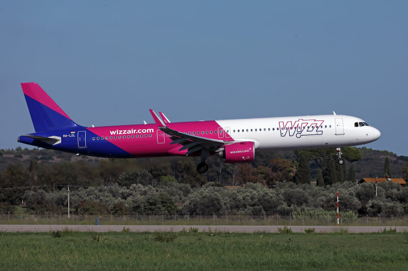 WIZZ AIR AIRBUS A321 NEO FCO RF 002A2738.jpg