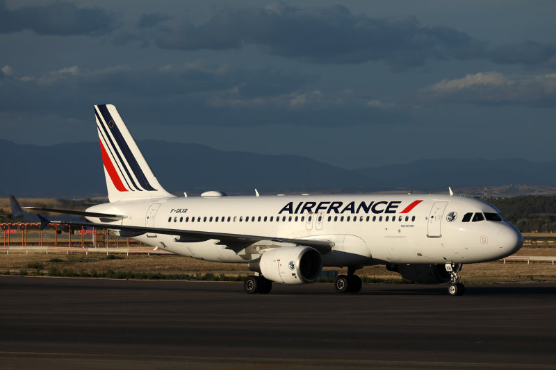 AIR FRANCE AIRBUS A320 MAD RF 002A4746.jpg