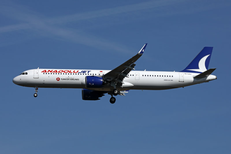 ANADOLJUET AIRBUS A321 NEO CDG RF 002A3203.jpg