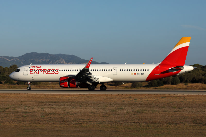 IBERIA EXPRESS AIRBUS A321 NEO PMI RF 002A3342.jpg