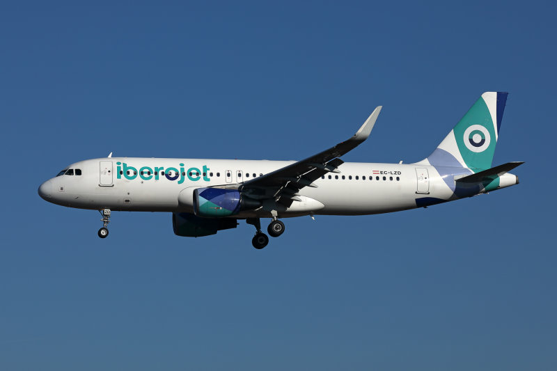 IBEROJET AIRBUS A320 BRU RF 02A4861.jpg