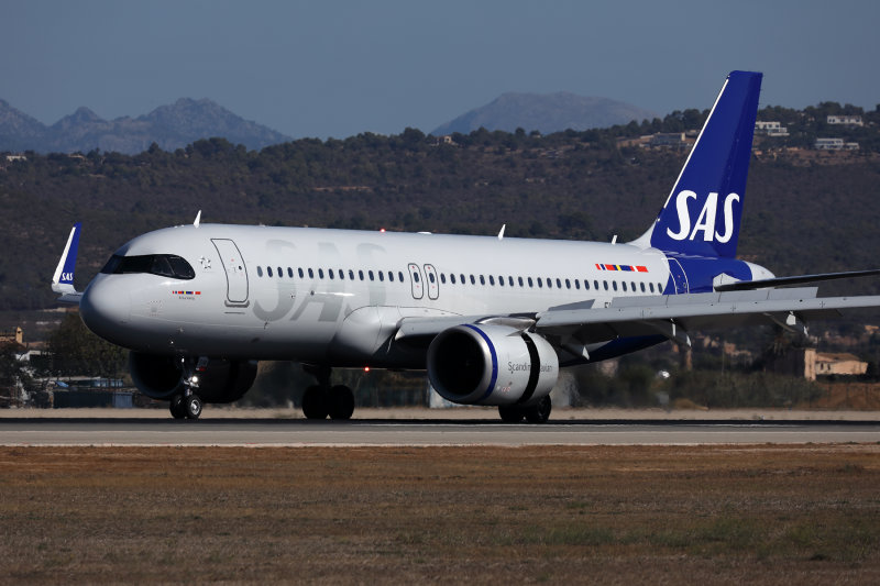 SAS AIRBUS A320 NEO PMI RF 002A3570.jpg