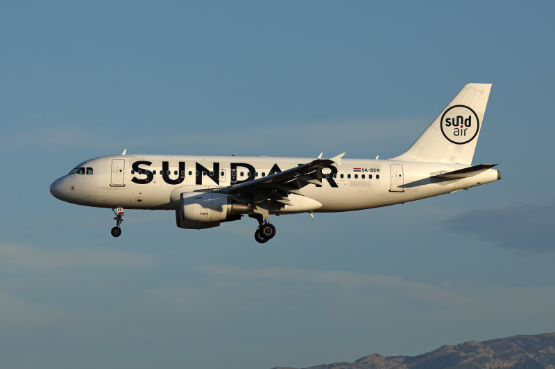 SUNDAIR AIRBUS A319 PMI RF 002A3324.jpg