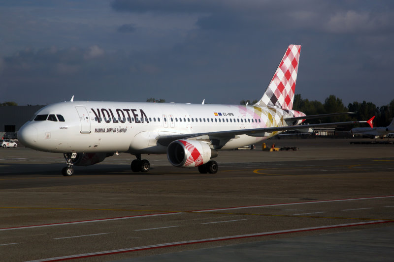 VOLOTEA AIRBUS A320 LIN RF 5K5A9272.jpg