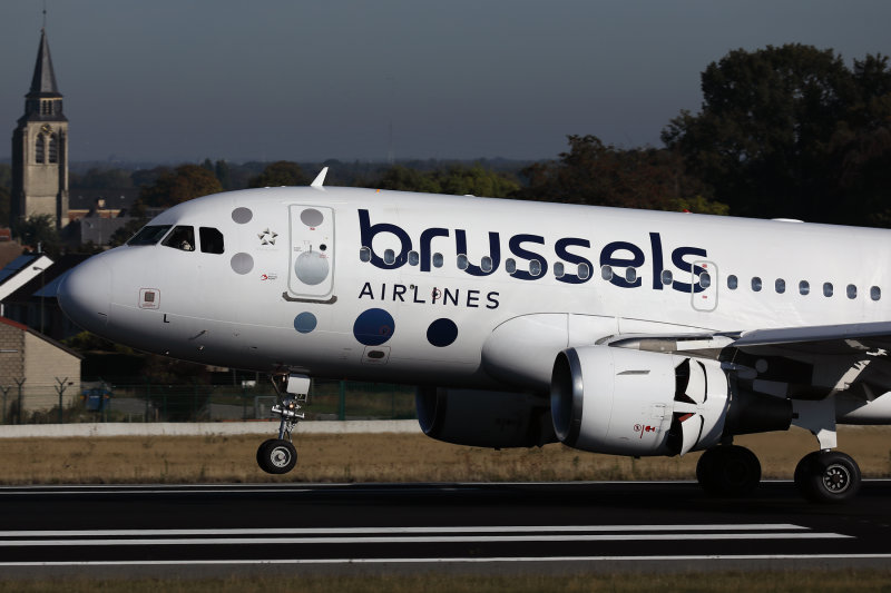 BRUSSELS AIRLINES AIRBUS A319 BRU RF 002A3865.jpg