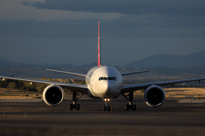 TURKISH AIRLINES CARGO BOEING 777F MAD RF 002A4760.jpg