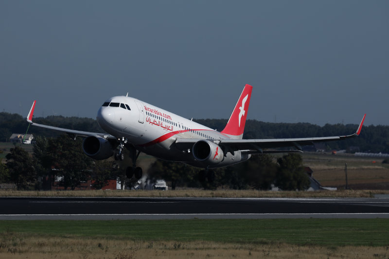 AIR ARABIA AIRBUS A320 BRU RF 002A3952.jpg