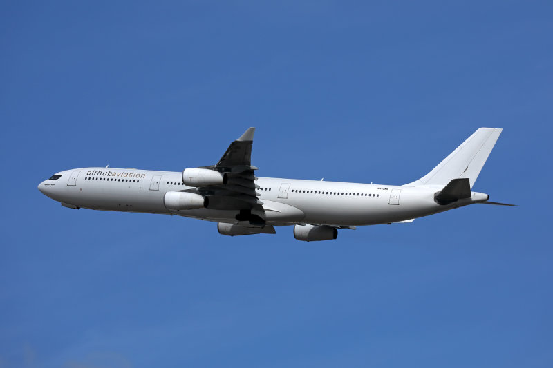 AIRHUB AVIATION AIRBUS A340 300 CDG RF 002A2999.jpg