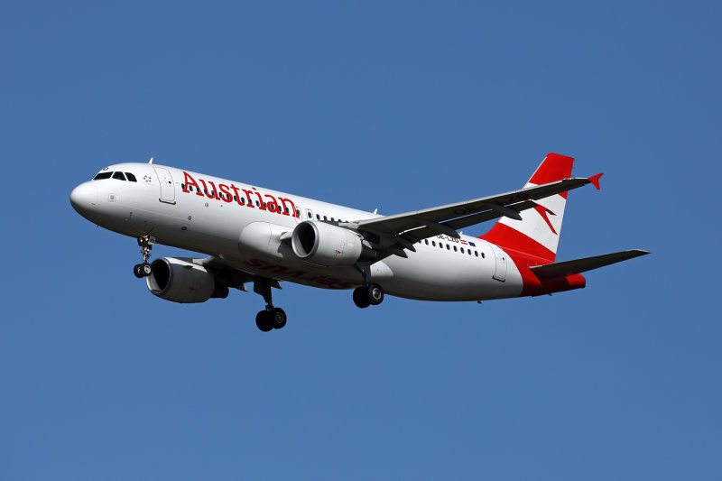 AUSTRIAN AIRBUS A320 CDG RF 002A3090.jpg