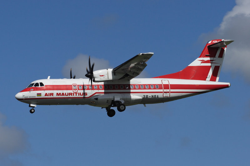 AIR MAURITIUS ATR42 MRU RF.jpg