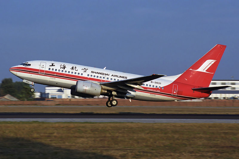 SHANGHAI AIRLINES BOEING 737 700 BJS RF 1671 15.jpg