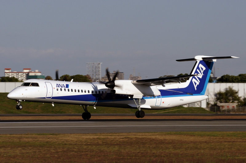 ANA DASH 8 400 ITM RF IMG_7457.jpg