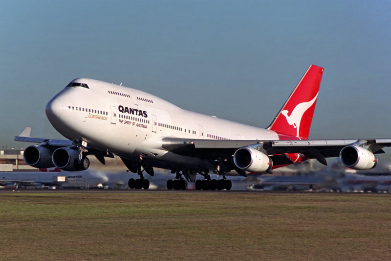 QANTAS BOEING 747 400 SYD 415 7.jpg