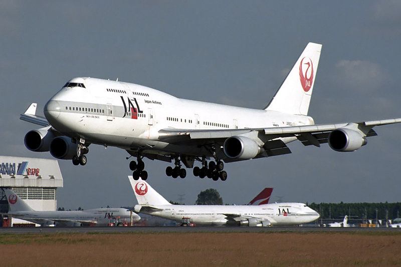 JAPAN AIR LINES BOEING 747 400 NRT RF 1430 21.jpg