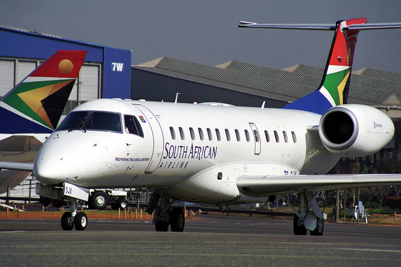 SOUTH AFRICAN AIRLINK EMBRAER 135 JNB RF 1571 13.jpg