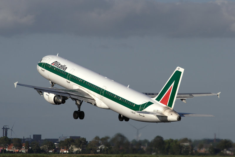 ALITALIA AIRBUS A321 AMS RF IMG_6785.jpg