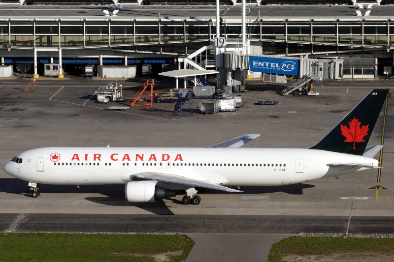 AIR CANADA BOEING 767 300 SCL RF IMG_0407.jpg