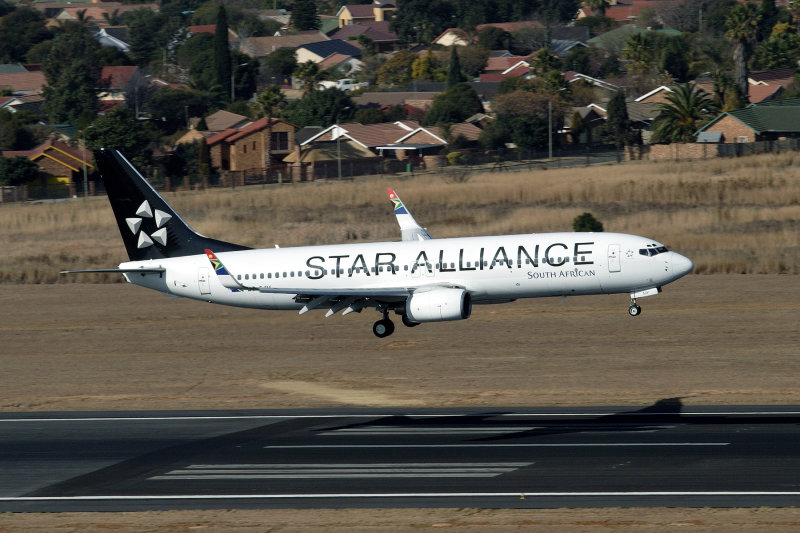 SOUTH AFRICAN BOEING 737 800 JNB RF IMG_1009.jpg