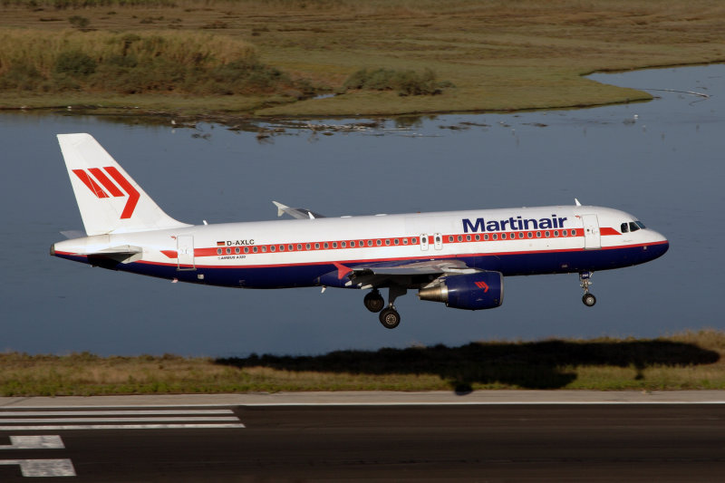 MARTINAIR AIRBUS A320 CFU RF IMG_2852.jpg