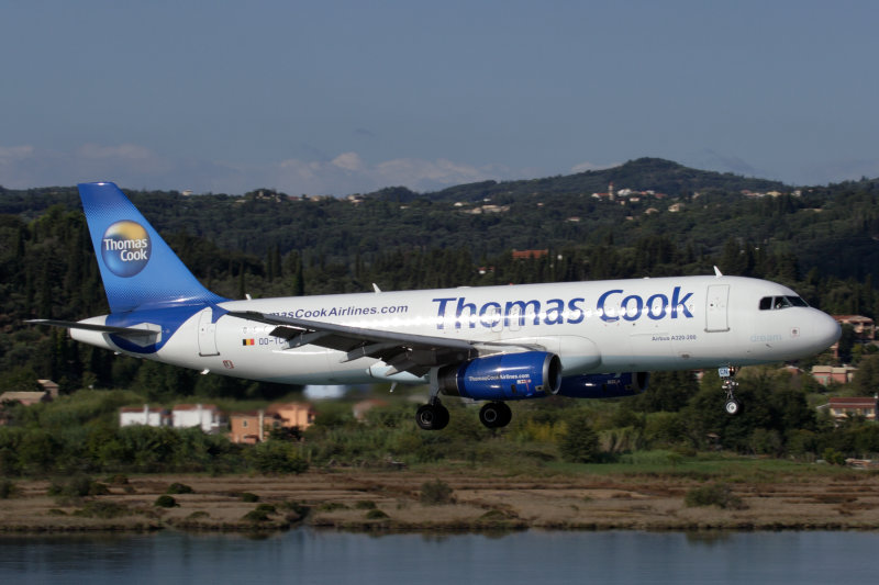 THOMAS COOK AIRBUS A320 CFU RF IMG_3499.jpg