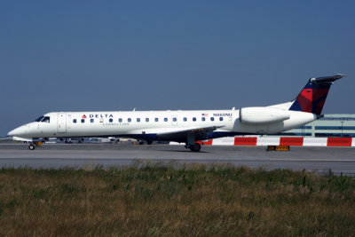 DELTA CONNECTION EMBRAER 145 JFK RF IMG_7497.jpg