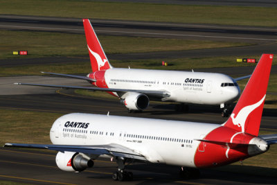 QANTAS BOEING 767S SYD RF IMG_8713.jpg