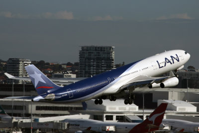 LAN AIRBUS A340 300 SYD RF IMG_9846.jpg