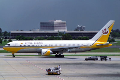 ROYAL BRUNEI BOEING 767 200 BKK RF 471 19.jpg