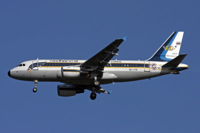 THAI AIR FORCE AIRBUS A319 BKK RF IMG_6950.jpg