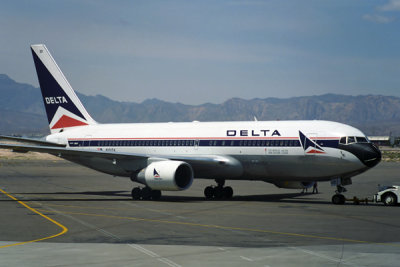 DELTA BOEING 767 200 LAS RF 892 33.jpg