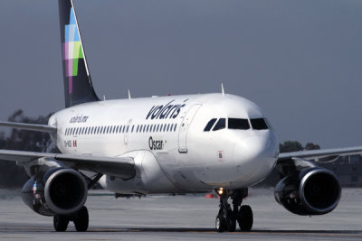 VOLARIS AIRBUS A319 LAX RF IMG_5013.jpg