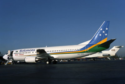 SOLOMONS BOEING 737 400 BNE RF 570 22.jpg