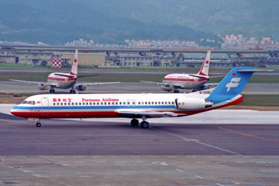 FORMOSA AIRLINES FOKKER 100 TSA RF 1012 2.jpg