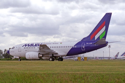MALEV BOEING 737 600 CDG RF 1864 20.jpg