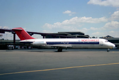 NORTHWEST_DC9_30_EWR_RF_912_26.jpg