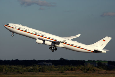 LUFTWAFFE_AIRBUS_A340_300_JFK_RF_5K5A4450.jpg