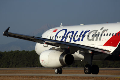 ONUR_AIR_AIRBUS_A319_AYT_RF_5K5A0607.jpg