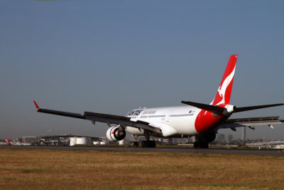 QANTAS AIRBUS A330 300 BNE RF IMG_9254.jpg