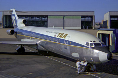 TAA BOEING 727 200 SYD RF 010 12.jpg