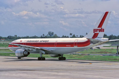 GARUDA INDONESIA AIRWAYS AIRBUS A300 CGK RF 119 27.jpg