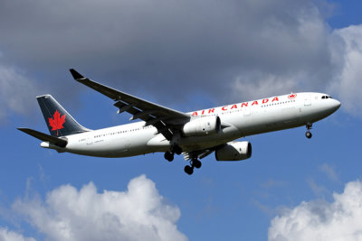 AIR CANADA AIRBUS A330 300 LHR RF.jpg