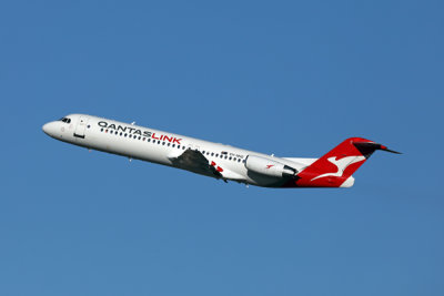 QANTAS LINK FOKKER 100 PER RF 002A0121.jpg