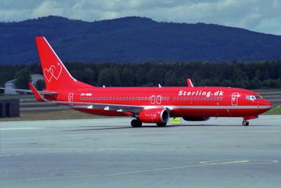 STERLING DK BOEING 737 800 OSL RF 1857 8.jpg