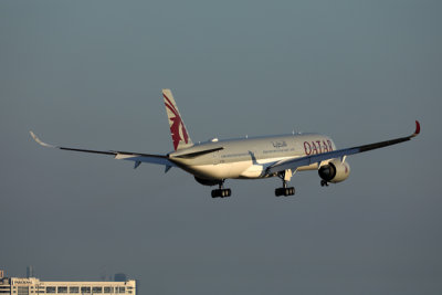 QATAR AIRBUS A350 1000 MEL RF 002A0358.jpg