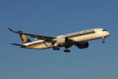 SINGAPORE AIRLINES AIRBUS A350 900 MEL RF 002A0387.jpg
