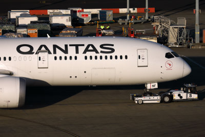 QANTAS BOEING 787 9 SYD RF 002A0808.jpg