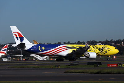 MALAYSIA AIRLINES AIRBUS A330 300 SYD RF 002A1608.jpg