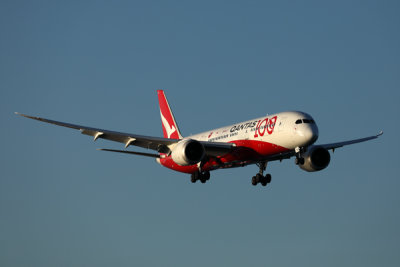 QANTAS 100 YEARS VH-ZNJ